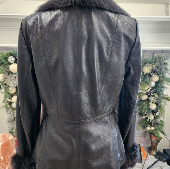 Etcetera leather jacket with fur collar and cuffs, sz 6. - Picture 5 of 6